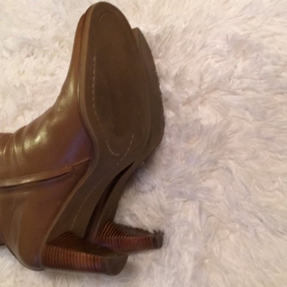 Gianni Bini Tan Leather Ankle Boots Size 9 NWOT - Picture 3 of 8